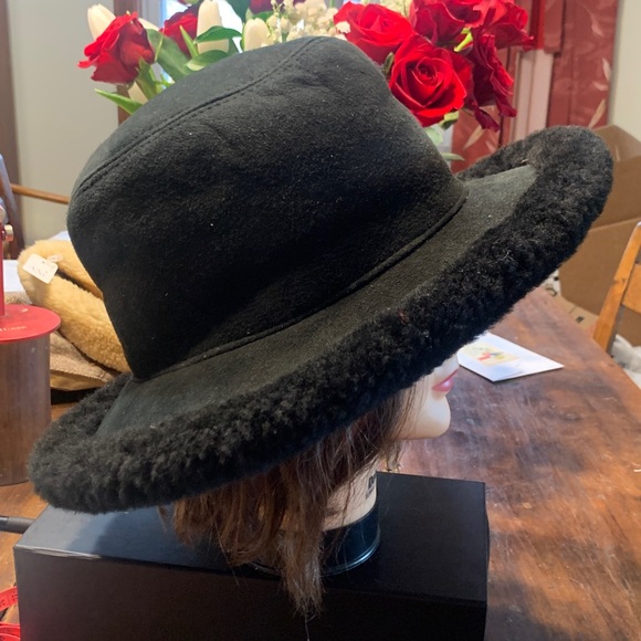 BLACK REAL SHEARLING SHERPA LAMBSKIN HAT WITH BRIM - Picture 3 of 11
